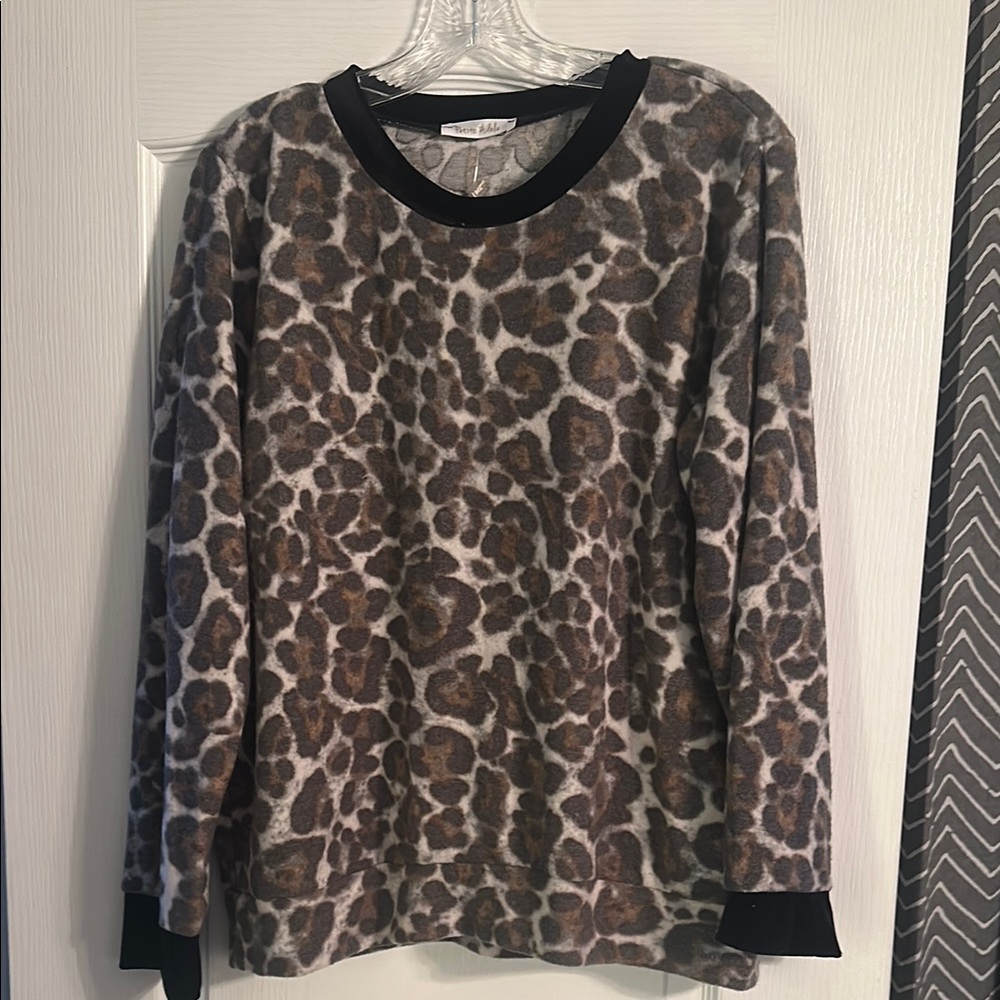 Leopard Print Long Sleeve Top size MEDIUM NWT